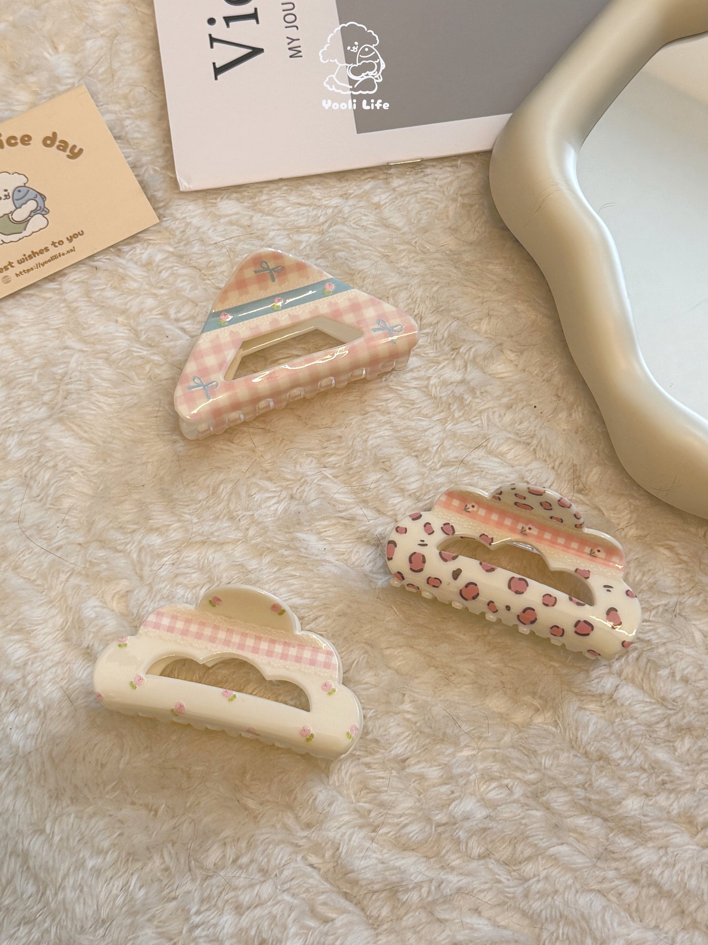 Creamy Girl Floral Claw Clip