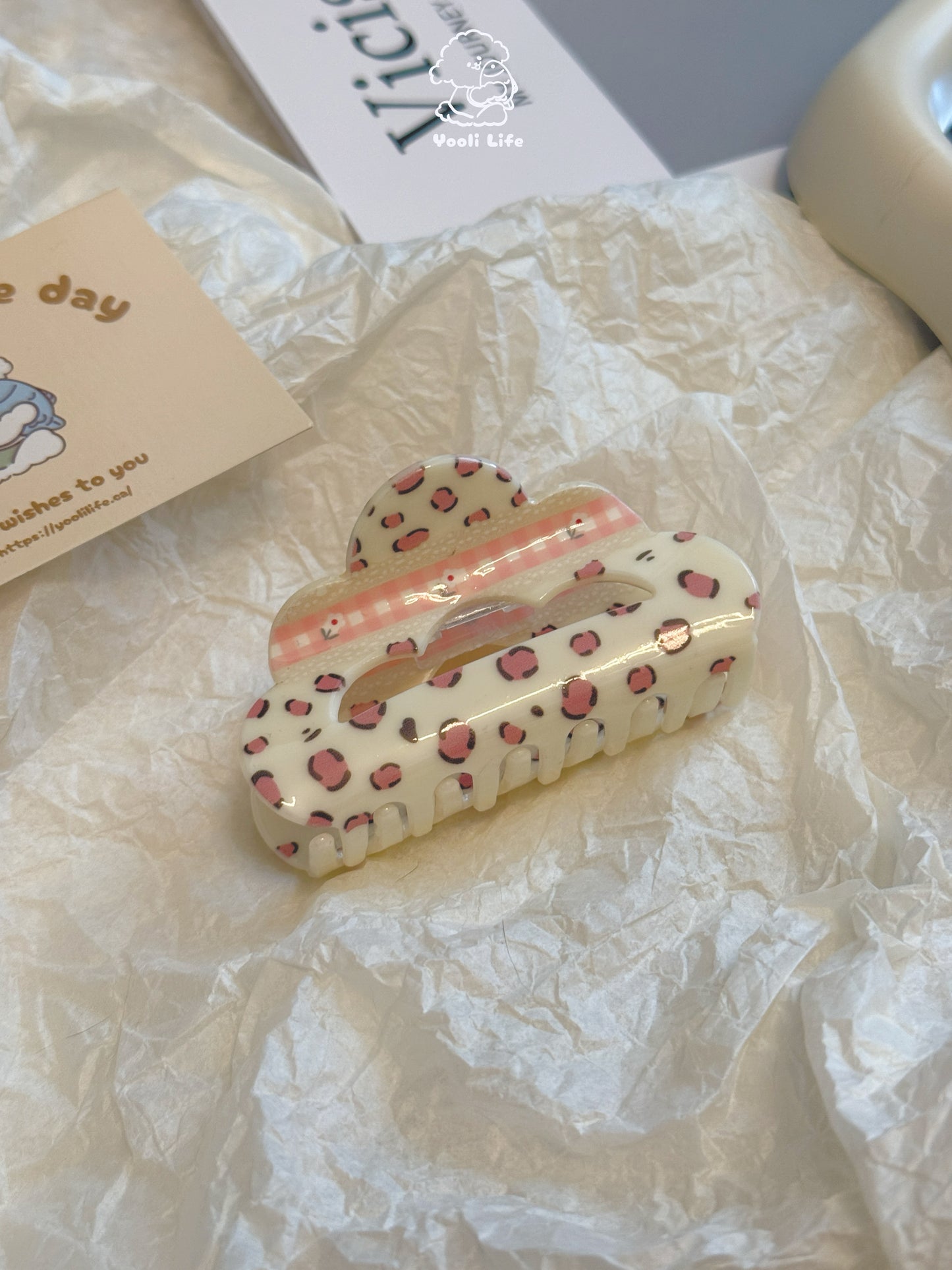 Creamy Girl Floral Claw Clip